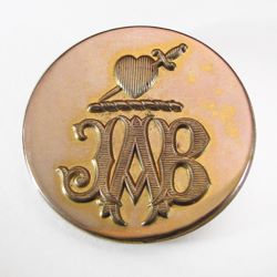 25-5.2.1 Patterns and symbols (Crests) (corresponds to Sec. 22 - Rebus) - Jabbed Heart surmounting a torse with Verbal family initials (JAB) - 2-piece gilded brass - 1 & 1/4" 25-5.2.1 Patterns and symbols (Crests) (corresponds to Sec. 22 - Rebus) - Jabbed Heart surmounting a torse with Verbal family initials (JAB) - 2-piece gilded brass - 1 & 1/4"